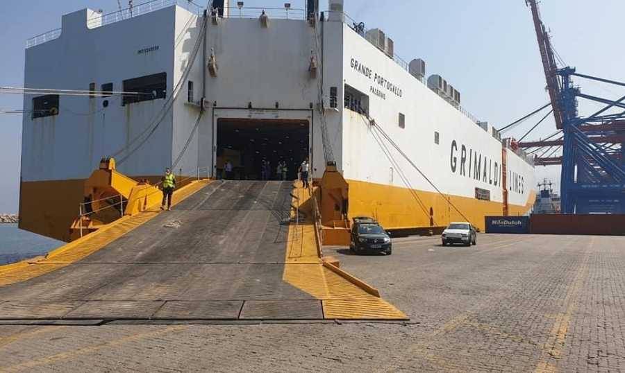 بعد الإنفجار ..أول باخرة ترسو في مرفأ بيروت