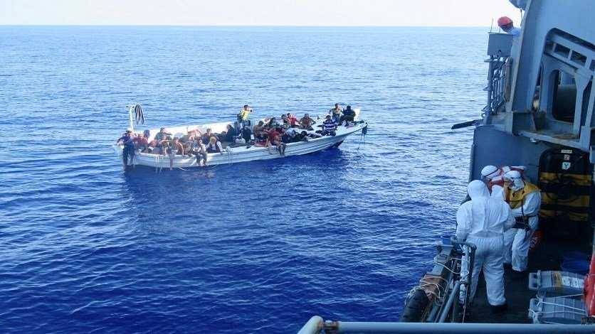 إنقاذ  36 شخصاً على قارب 