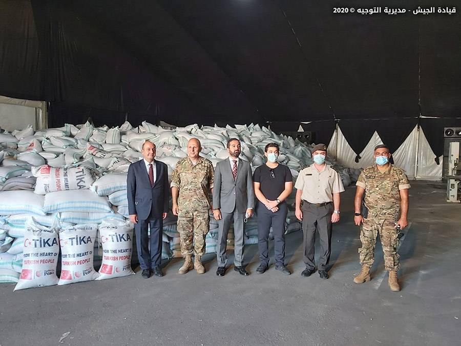 مساعدات إنسانية وطبية وقمح الى لبنان