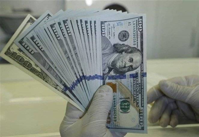 بعد ارتفاعه أمس.. إنخفاض طفيف بدولار السوق السوداء
