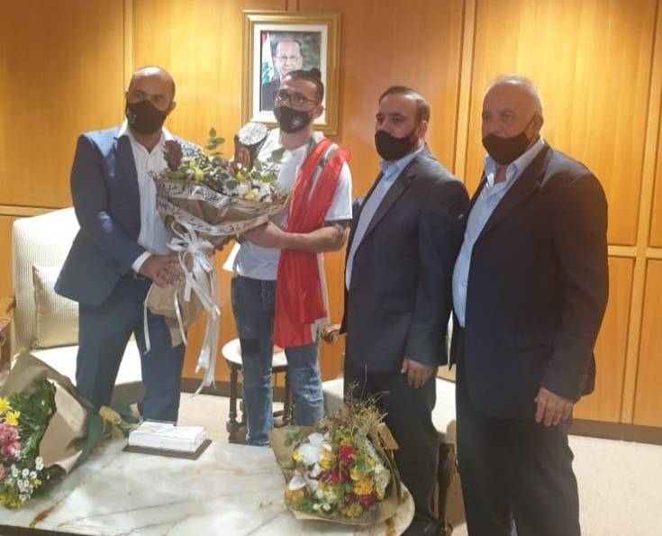 إخبار .. والسبب 