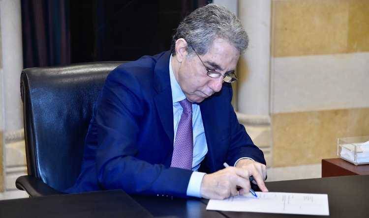 وزني يوقّع ترفيع 104 مراقبين في إدارة الجمارك
