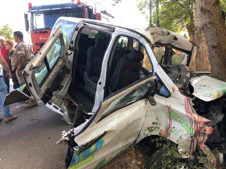 قتيلان و7 جرحى بحادث سير مروع على طريق عميق