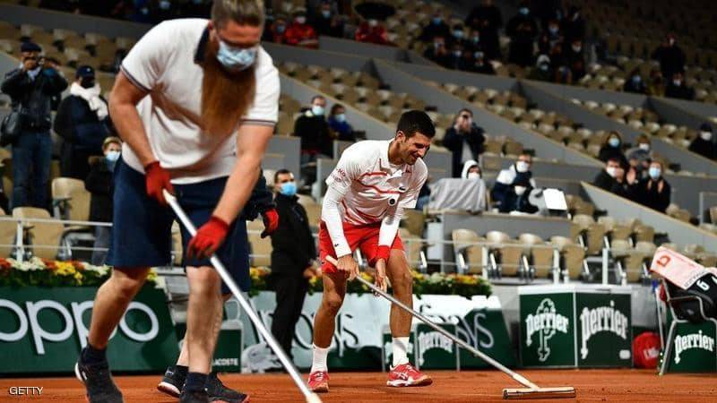 جوكوفيتش يفوز بسهولة على 