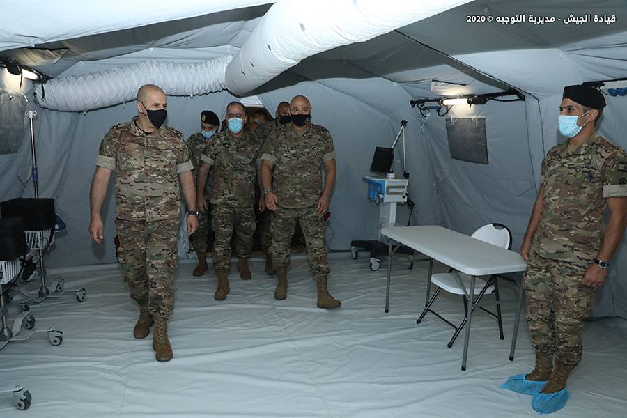 قائد الجيش يتفقد مستشفى ميداني للطبابة العسكرية