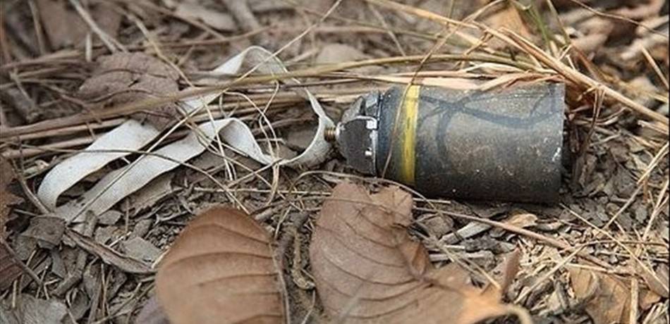 إصابة عاملة في نزع الالغام بانفجار 