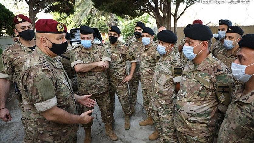 قائد الجيش يتفقد قيادة الكتيبة 23 في عرمان: لن نسمح للإرهاب بالتسلل