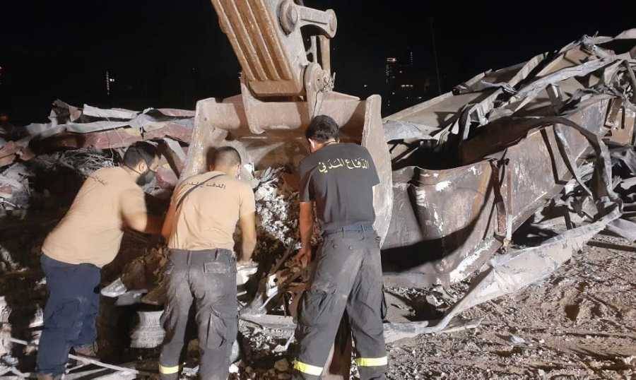 ‏ بعد ٦١ يوماً على انفجار المرفأ.. الدفاع المدني يواصل عملياته