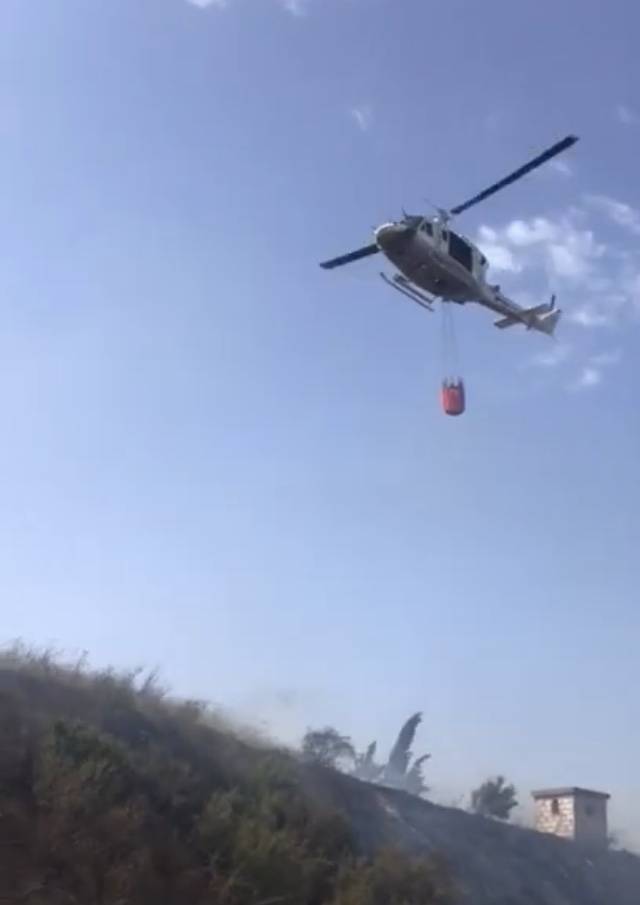 طائرة تابعة لليونيفيل تساعد في اخماد الحرائق جنوب الليطاني