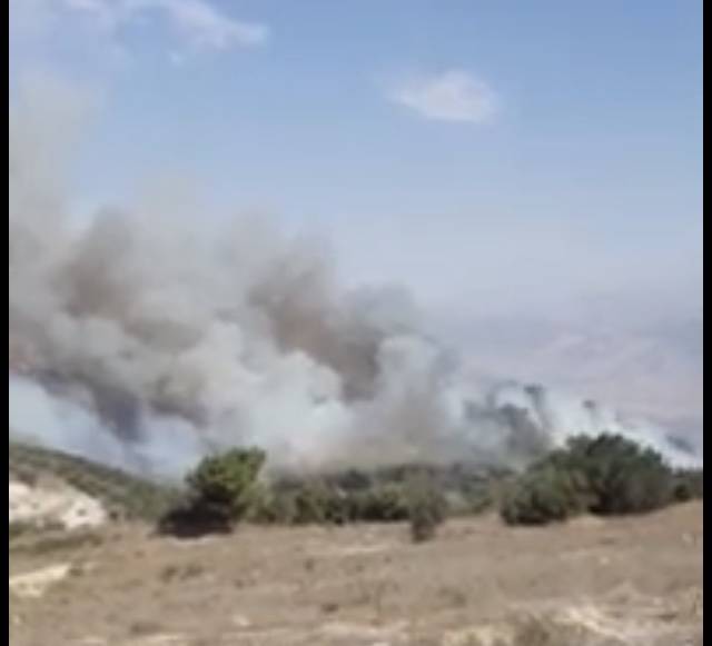 حريق جنوب الخط الازرق قبالة حولا