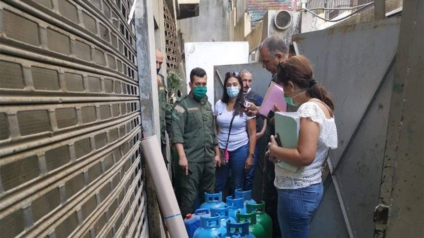 مصادرة 93 قارورة غاز داخل مستودع بمبنى سكني