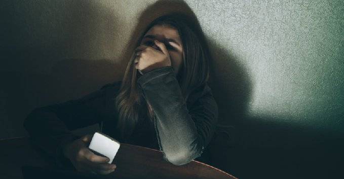 ابتز قاصراً ونشر صوراً غير محتشمة لها..ثم اعترف!