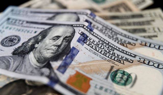 دولار السوق السوداء يتأرجح... كم بلغ؟