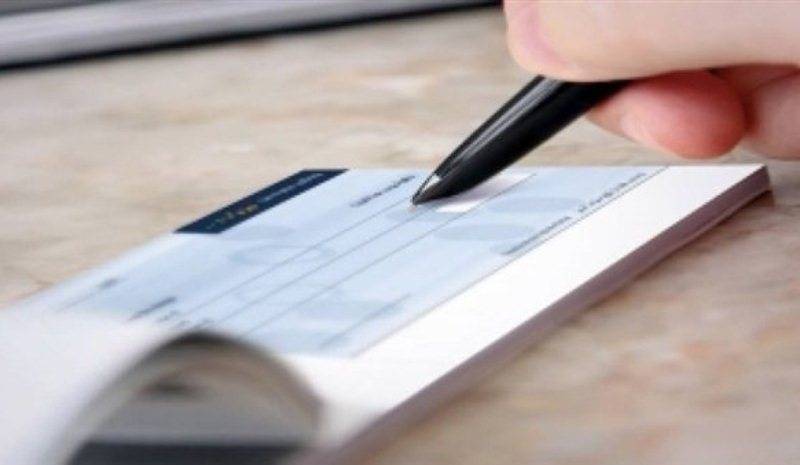 تداول شيكات مزورة في صور  ..وتنبيه!