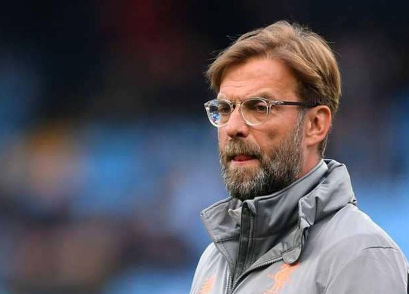 مدرب ليفربول يدافع عن صلاح بعد موجة الإنتقادات على خلفية 