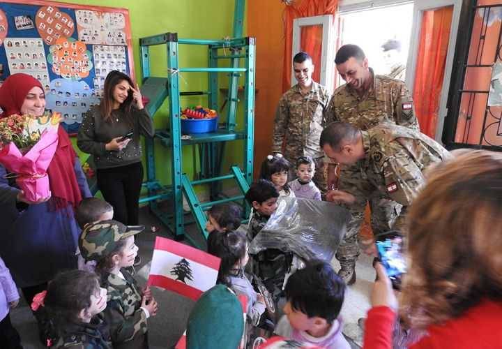 مساعدات من الجيش إلى أهالي الشمال