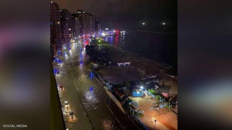 أمطار غزيرة على الإسكندرية.. وتحذير