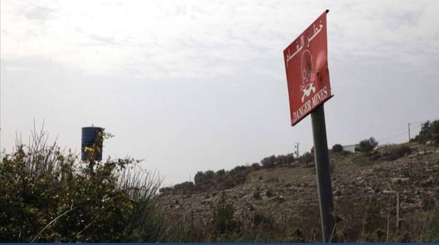 فلسطيني يجتاز 
