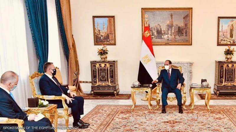 السيسي: نتطلع لتطوير التعاون العسكري مع اليونان