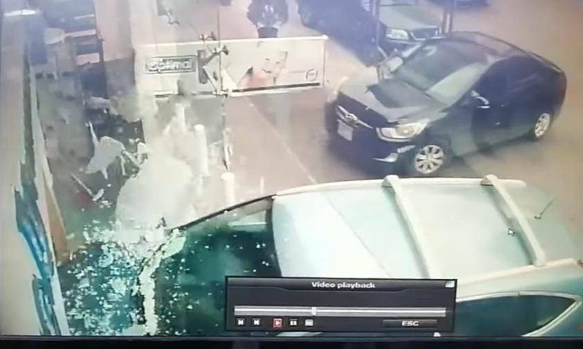 بالفيديو: في عبرا.. سيارة تجتاح 