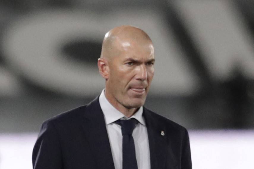 بعد الإخفاقات المتكررة.. مصادر من داخل ريال مدريد تكشف مصير زيدان