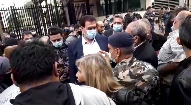 البعريني خلال إعتصام أولياء الطلاب في الجامعات الأجنبية: لتطبيق قانون الدولار الطالبي