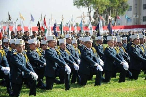 توقيع مراسيم الترقيات للضباط
