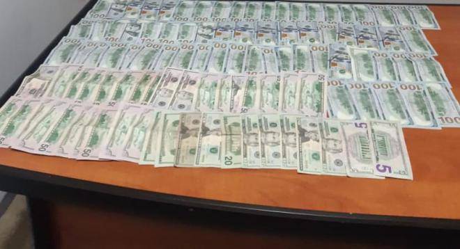 سرق آلاف الدولارات من متجر كان يعمل فيه.. ووقع بقبضة القوى الأمنية