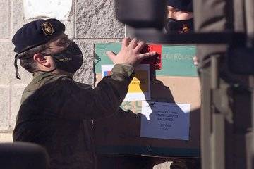 بعد تلقّي أولى الجرعات.. الجيش الاسباني يبدأ بتوزيع لقاح كورونا