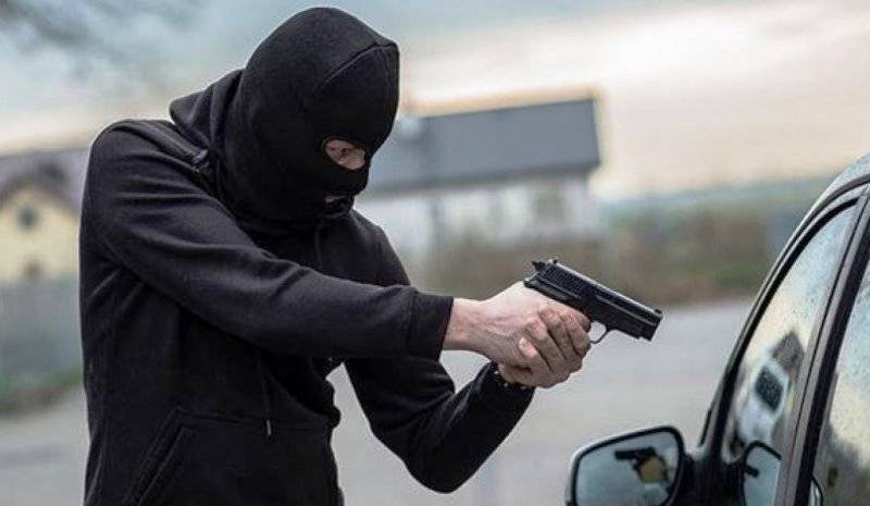 تحت سطوة السلاح..سرقة سيارة في 