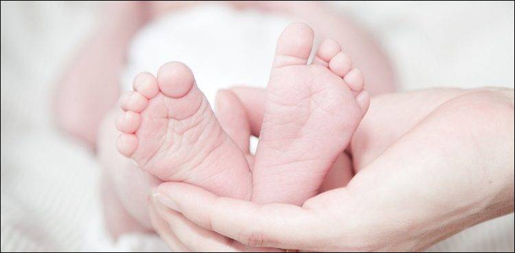 إستخراج جنين من بطن رضيعة!