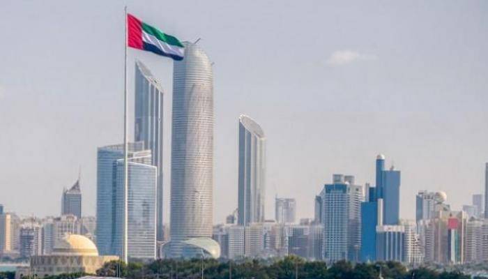 الإمارات تعيد فتح 