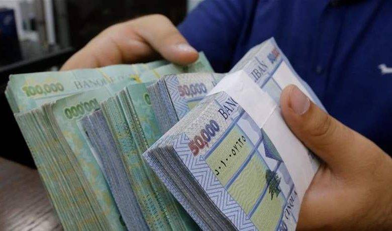 دولار السوق السوداء يقفل على مزيد من الإرتفاع.. كم سجل؟