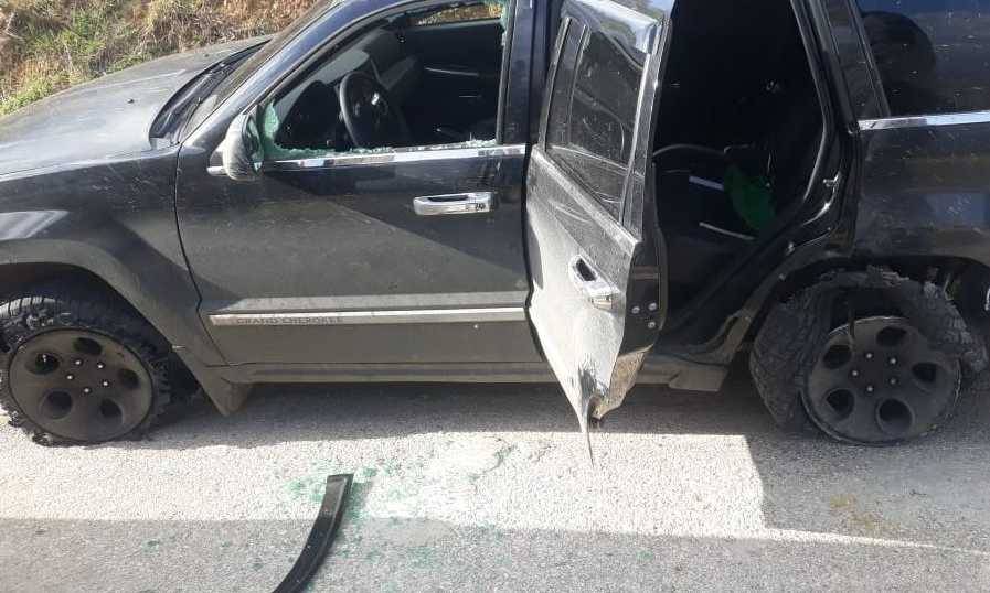 بالتفاصيل... جيب شيروكي داخله مخطوف يتخطّى حاجز ضهر البيدر