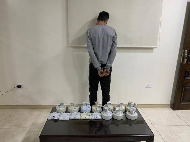 سرق 36 جهاز توزيع الإنترنت عن أسطح المنازل.. و