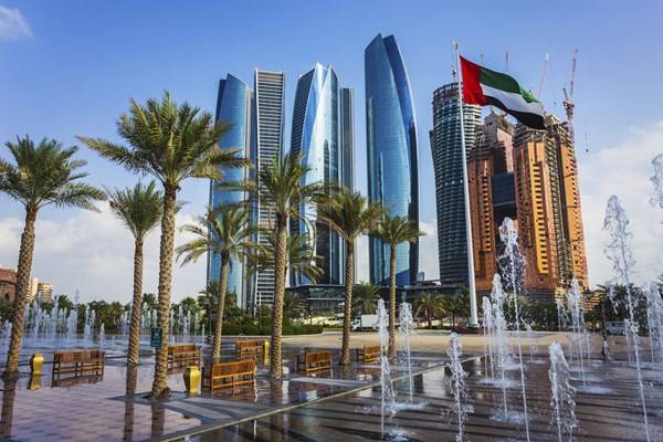أبوظبي تعيد بعض القيود لإحتواء