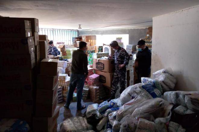 بالصور.. ضبط كميات من الأدوية والمواد المدعومة في المستودعات بالضاحية