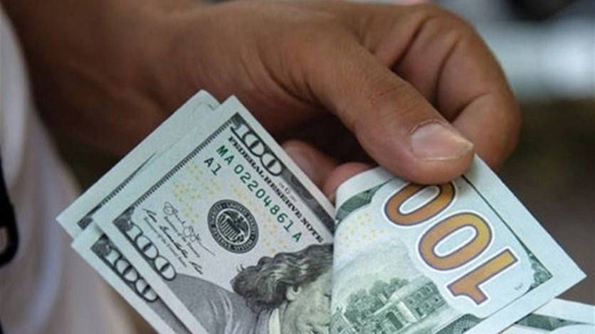 عند أي مستوىً أقفل دولار السوق السوداء مساءً؟