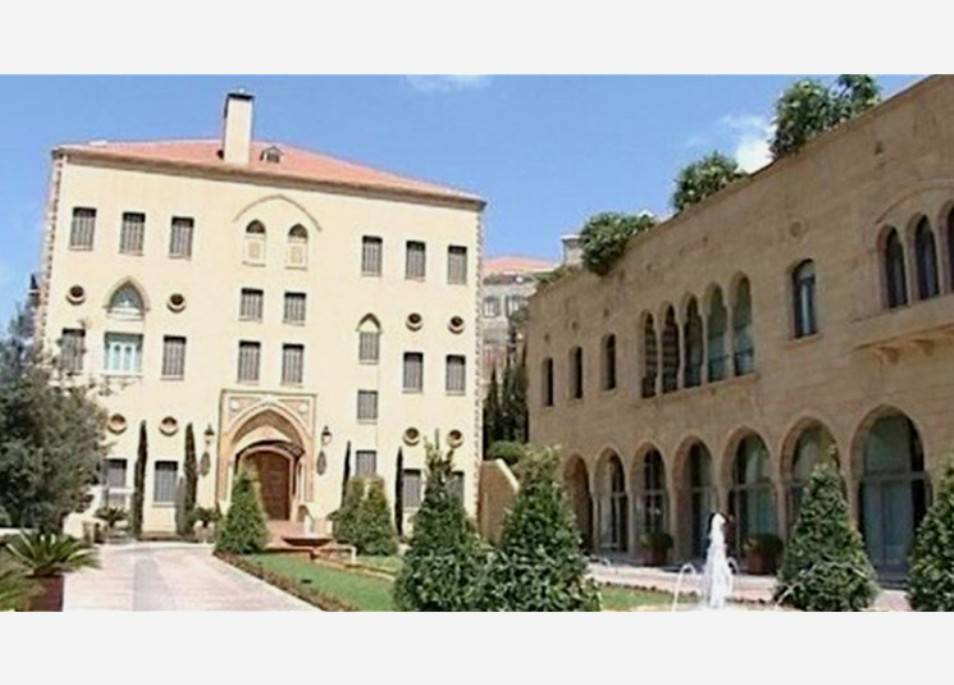 الأنباء عن موافقة الحريري على حكومة من ٢٢ وزيراً 