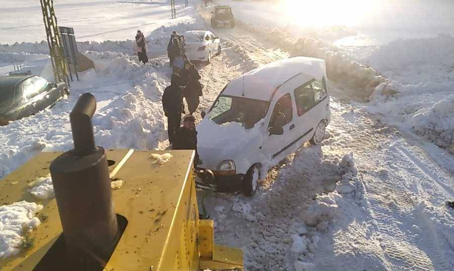 اجلاء 9 اشخاص احتجزتهم الثلوج في منطقة القموعة
