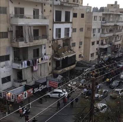 انهيار شرفتين في مبنىً شرق صور