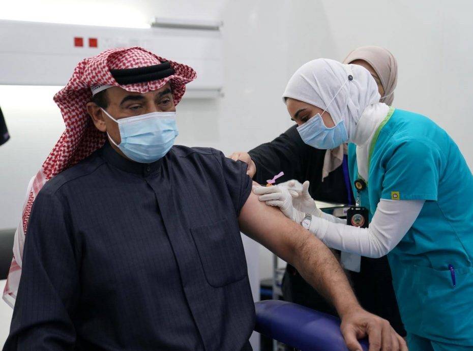 الكويت.. 322 ألف شخص تلقوا لقاح كورونا حتى الآن