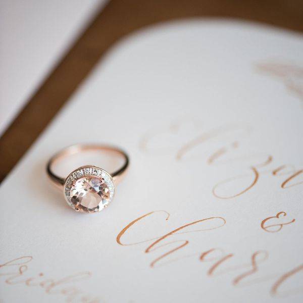 بعد علاقة دامت 6 سنوات.. نجمة عالمية تنفصل عن خطيبها قبيل الزفاف