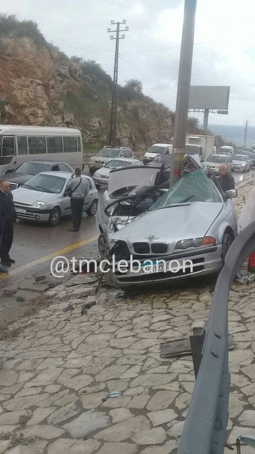 قتيل باصطدام مركبة بعمود انارة