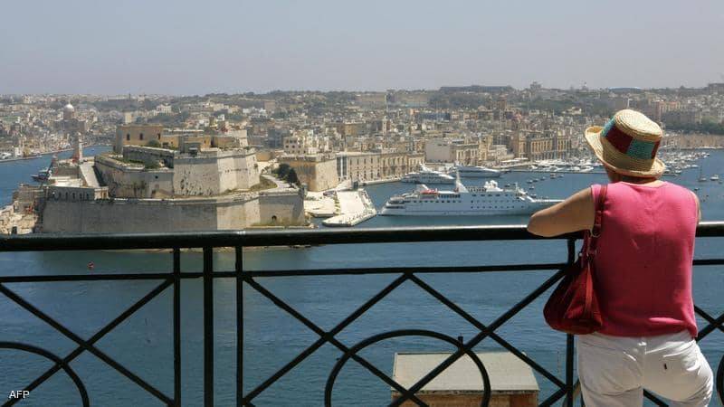 منح مالية للسياح في بلد أوروبي.. هذه قيمتها وشروطها!