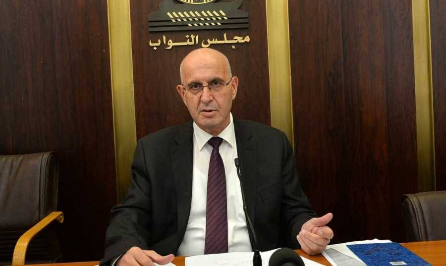 عراجي: عدم رمي أنفسنا بالتهلكه 