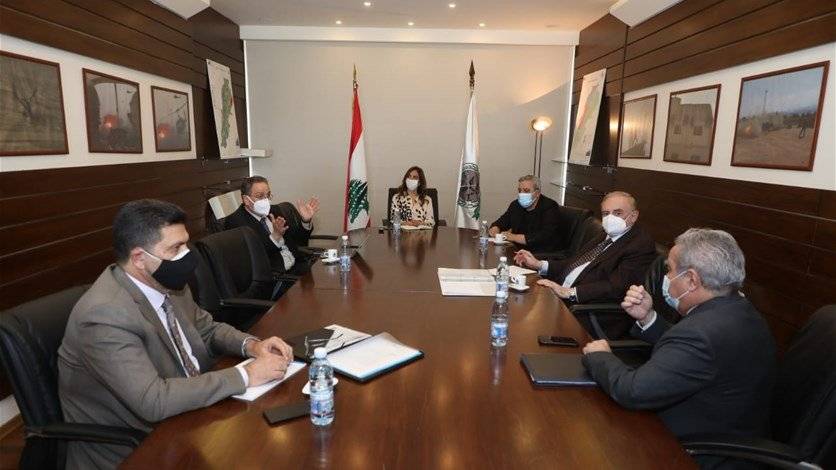 اجتماع لبحث عملية الدعم والبطاقة التمويلية