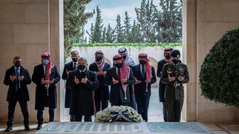 للمرة الأولى منذ الأزمة.. الأمير حمزة إلى جانب العاهل الأردني