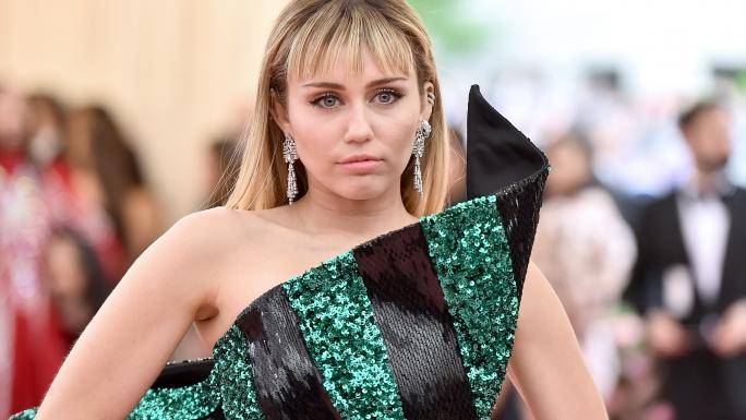 مايلي سايريس تمنح معجبيها أسهمًا بمليون دولار!