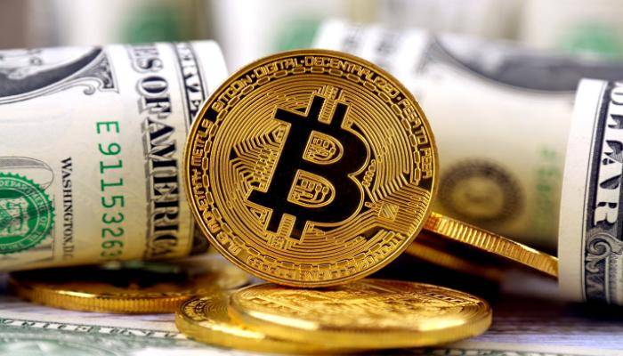 سعر بيتكوين يخترق رقما قياسيا بأكثر من 62 ألف دولار